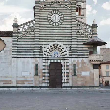 Piazza Duomo - 20 Min By Train To Florence Apartment *